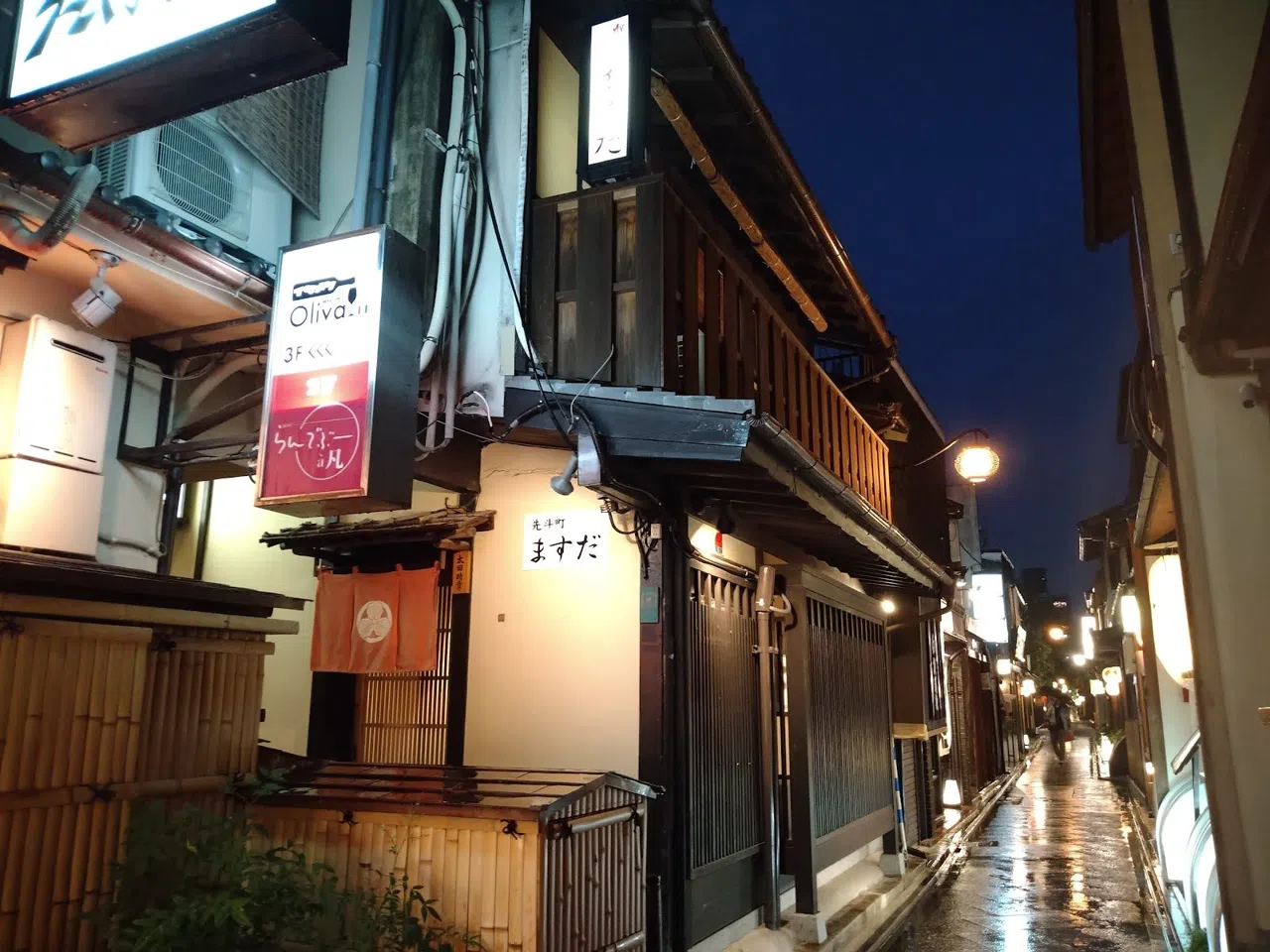 A Winter Kaiseki Trail Through Kyoto's Ponto-chō Lanterns