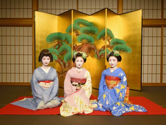 The Geisha District After Dark: A Local's Guide to Gion's Evening Rituals
