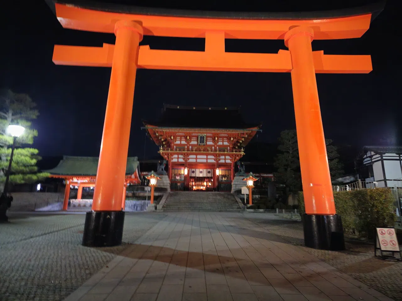 Een nachtwandeling langs Kyoto's verborgen straat-heiligdommen